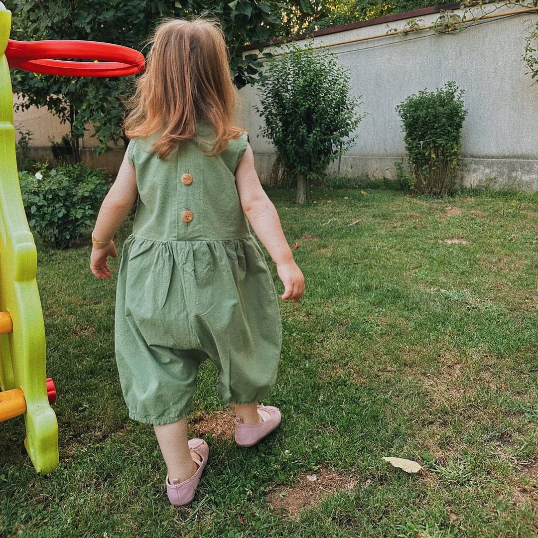 Salopetă oversized din muselină – Sage Green