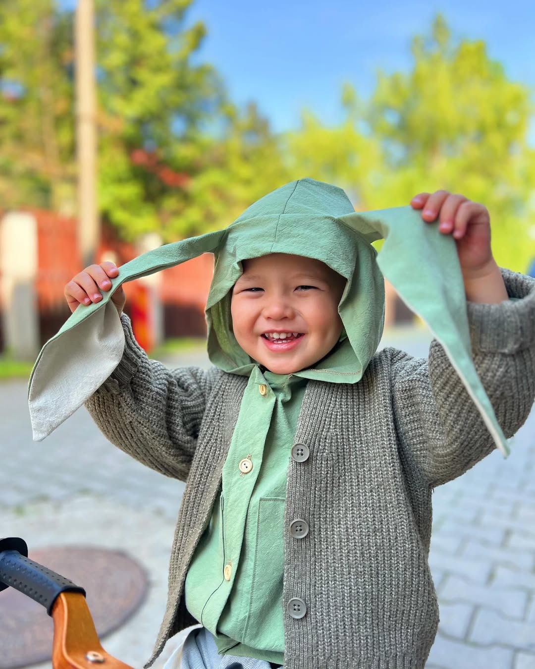 Salopetă întreagă din muselină cu glugă și urechi de iepuraș – Handmade Lilisicopiii - imagine 6