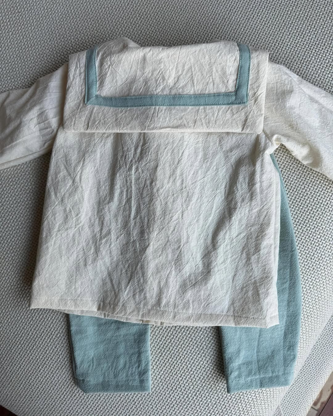 Set marinăresc pentru copii – bluză crem cu guler sailor bleu + pantaloni asortați – handmade