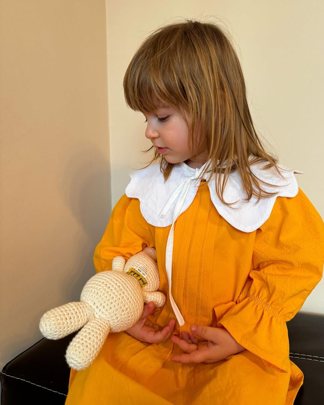 Rochiță galbenă cu guler alb ondulat – Handmade Lilisicopiii - imagine 2