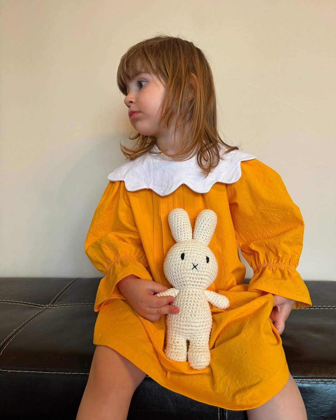Rochiță galbenă cu guler alb ondulat – Handmade Lilisicopiii - imagine 4